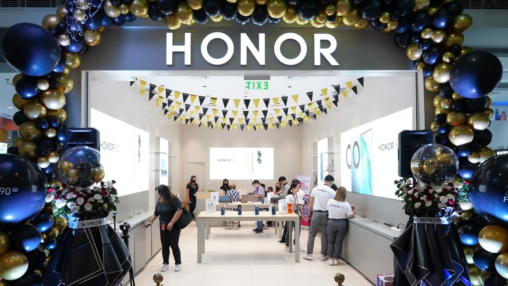 Great News, South Peeps! HONOR PH Opens 10th Experience Store in SM Mall of Asia
