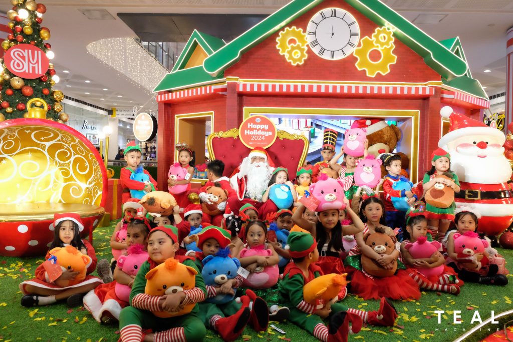 Santa’s Christmas Toy Village Opens at SM City San Mateo